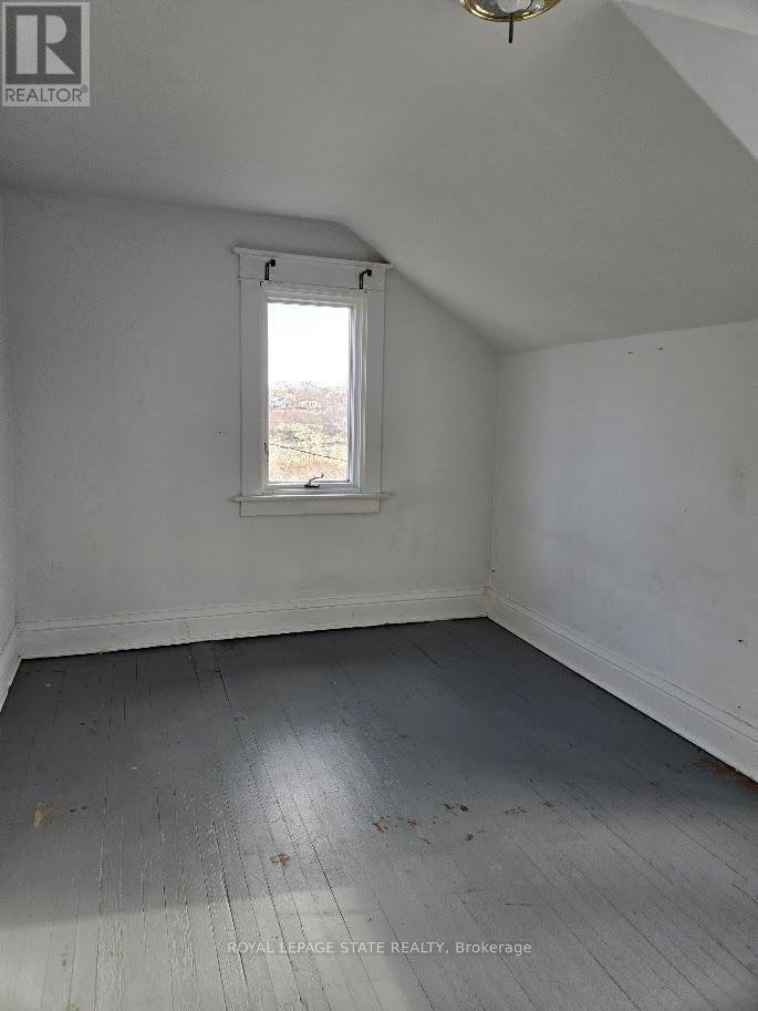 4352 Otter Street, Niagara Falls (Downtown), Ontario  L2E 1G3 - Photo 17 - X12630102