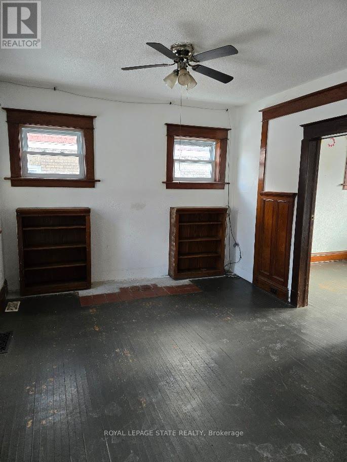 4352 Otter Street, Niagara Falls (Downtown), Ontario  L2E 1G3 - Photo 4 - X12630102