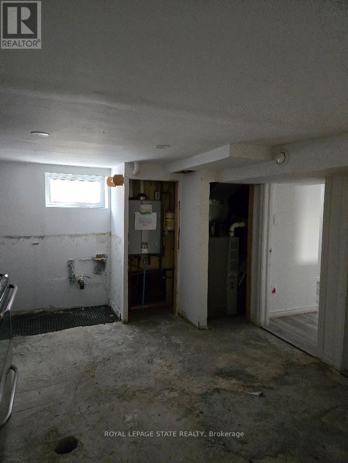 4352 Otter Street, Niagara Falls (Downtown), Ontario  L2E 1G3 - Photo 9 - X12630102