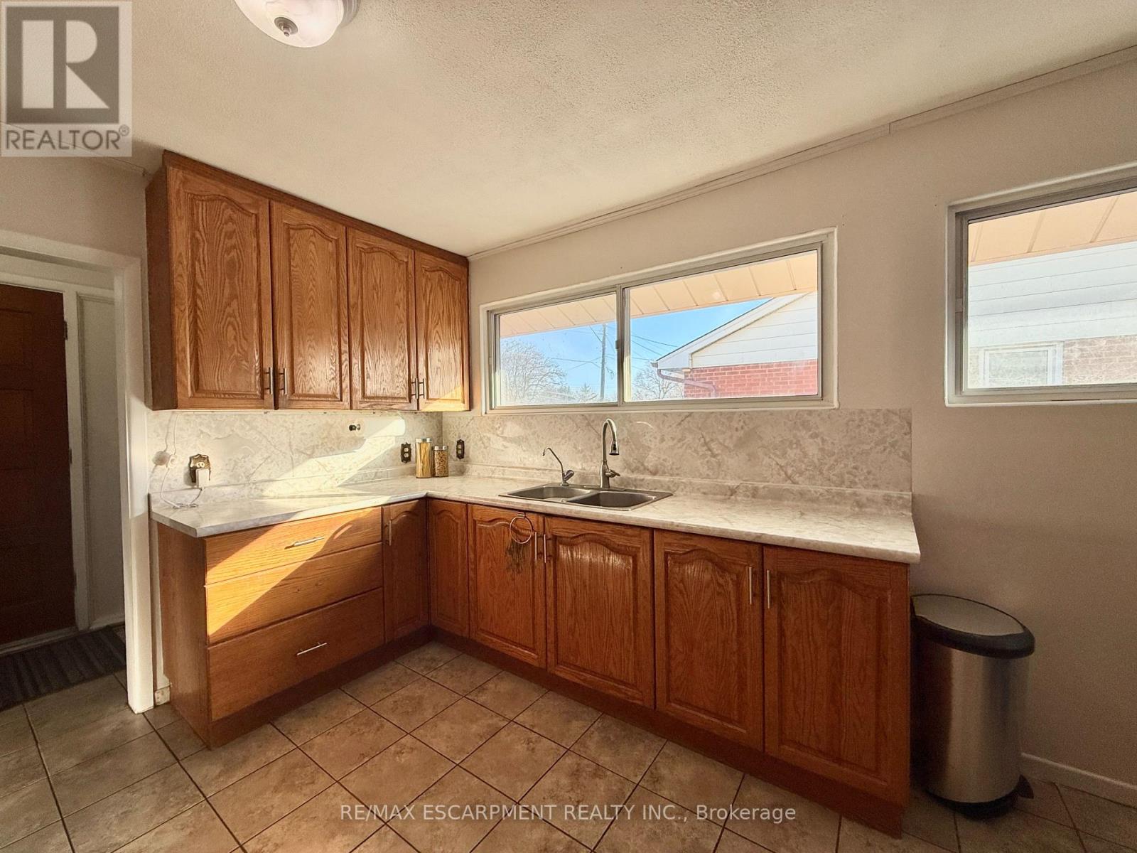 22 Gildea Street, Hamilton, Ontario  L8V 2G7 - Photo 4 - X12630180