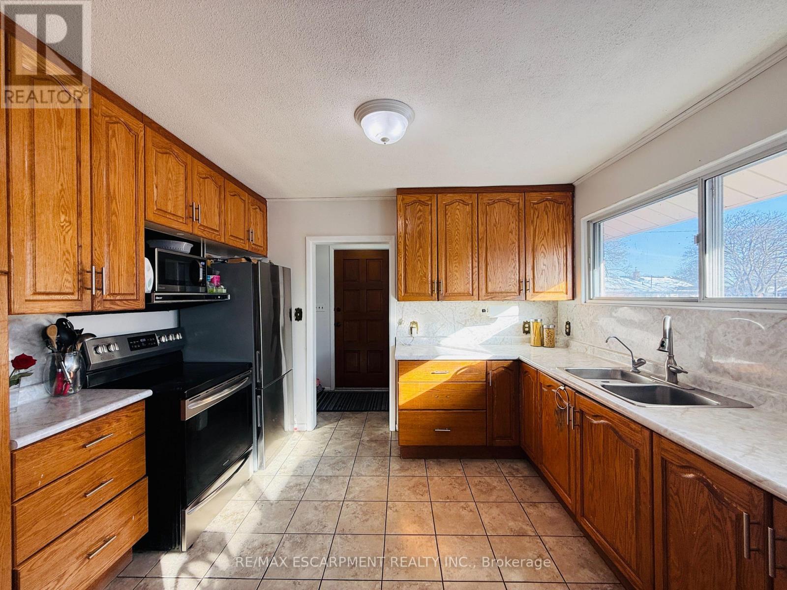 22 Gildea Street, Hamilton, Ontario  L8V 2G7 - Photo 6 - X12630180