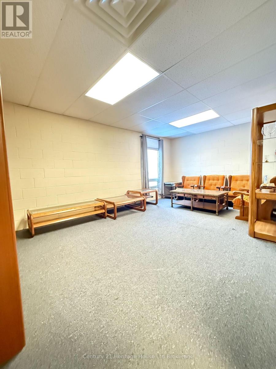 5 - 1033 Pattullo Avenue, Woodstock (Woodstock - South), Ontario  N4V 1C8 - Photo 8 - X12630194