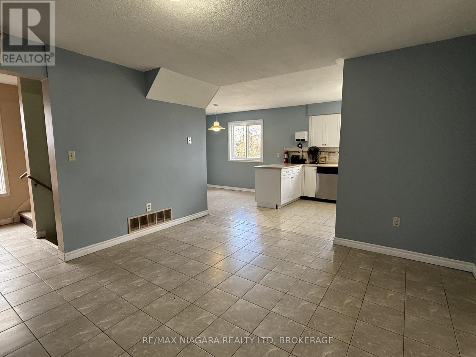 5519 Ontario Avenue, Niagara Falls, Ontario  L2E 3S4 - Photo 5 - X12630318