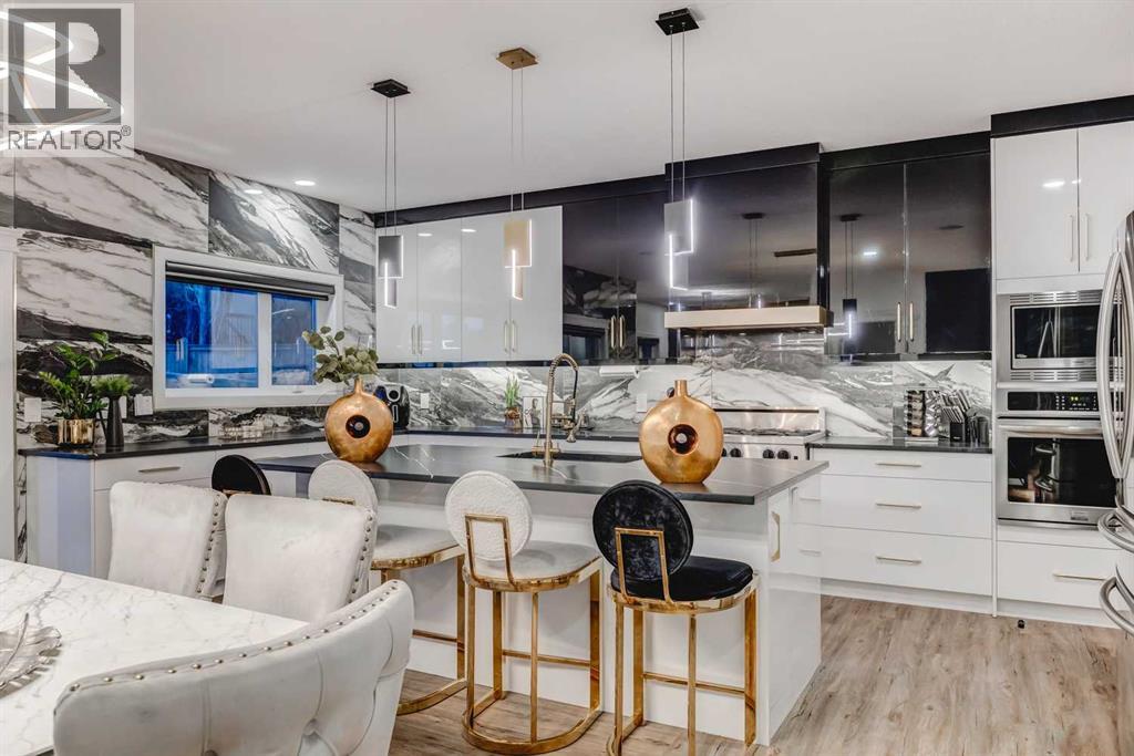 630 Rocky Ridge View Nw, Calgary, Alberta  T3G 5C2 - Photo 3 - A2260206