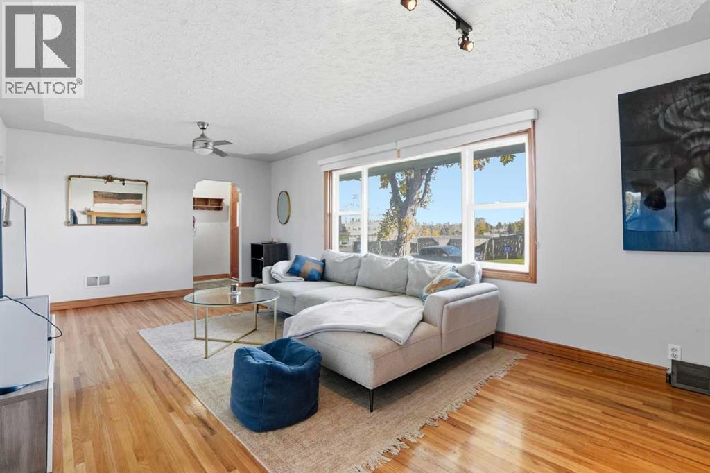 3003 25 Street Sw, Calgary, Alberta  T3E 1Y2 - Photo 8 - A2264521