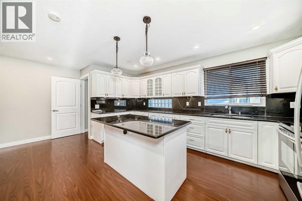 130 Braniff Crescent Sw, Calgary, Alberta  T2W 2M4 - Photo 12 - A2269587