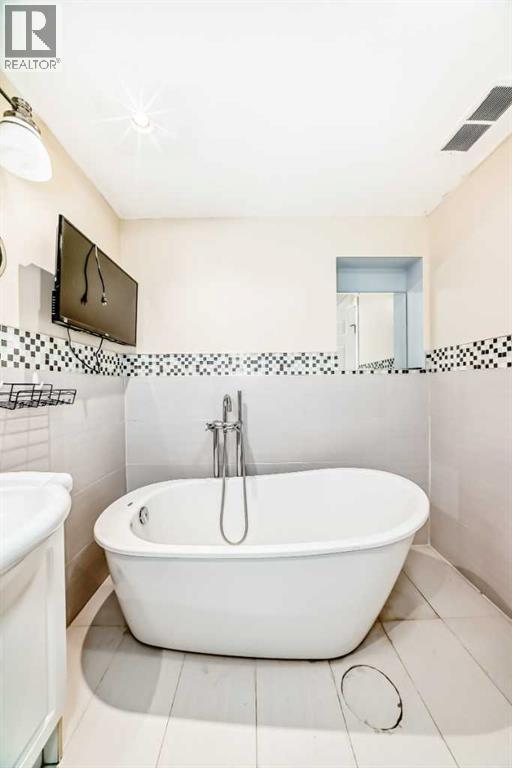 130 Braniff Crescent Sw, Calgary, Alberta  T2W 2M4 - Photo 45 - A2269587