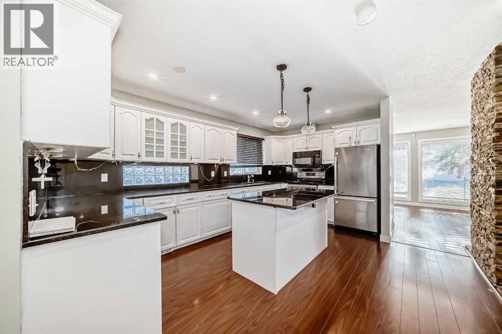 130 Braniff Crescent Sw, Calgary, Alberta  T2W 2M4 - Photo 6 - A2269587