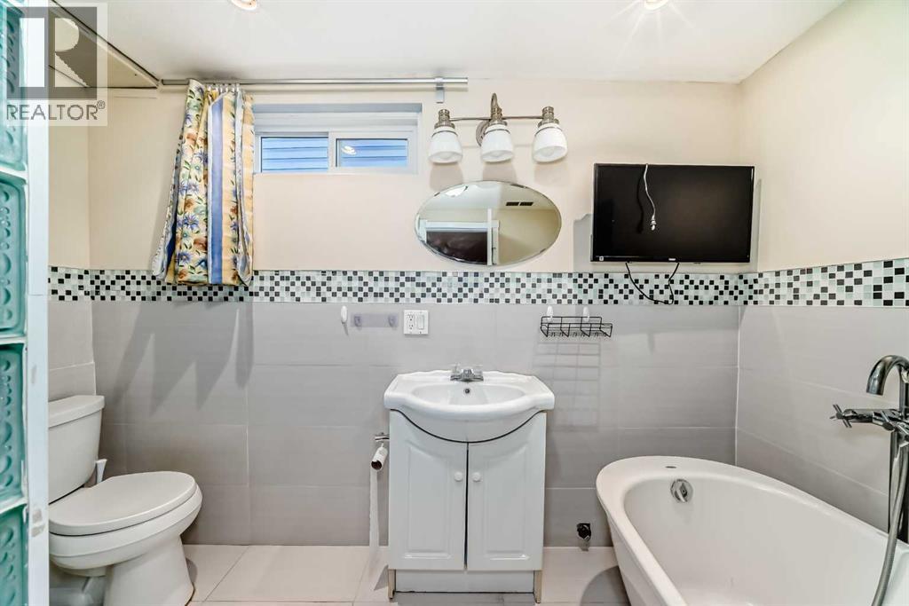 130 Braniff Crescent Sw, Calgary, Alberta  T2W 2M4 - Photo 46 - A2269587