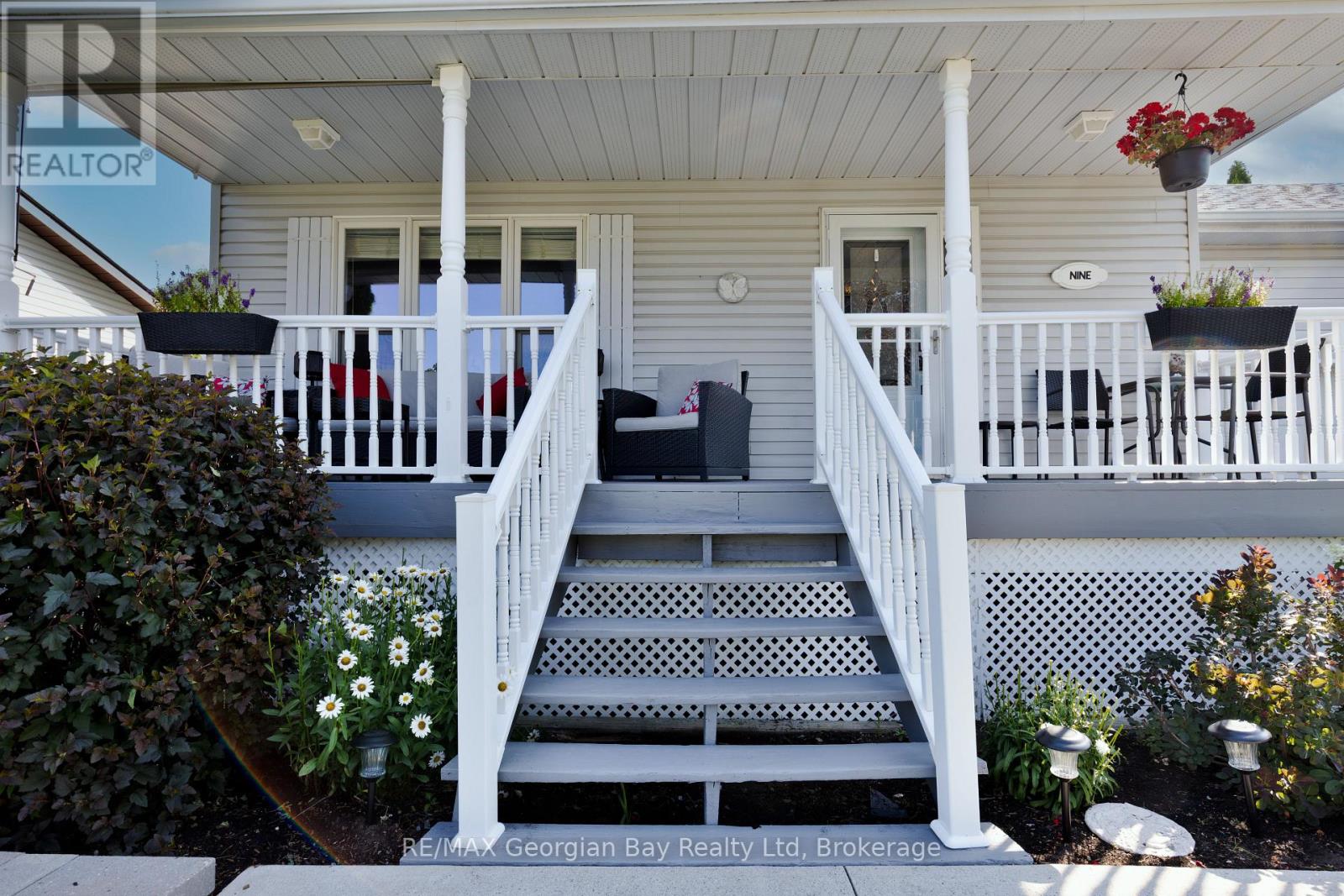 9 Copeland Street, Penetanguishene, Ontario  L9M 1K3 - Photo 3 - S12315381