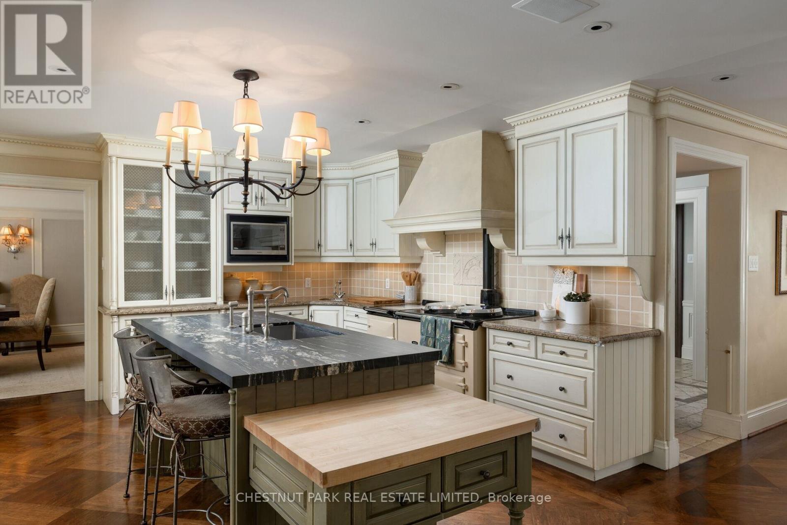 69 Otter Crescent, Toronto, Ontario  M5N 2W7 - Photo 10 - C12615266