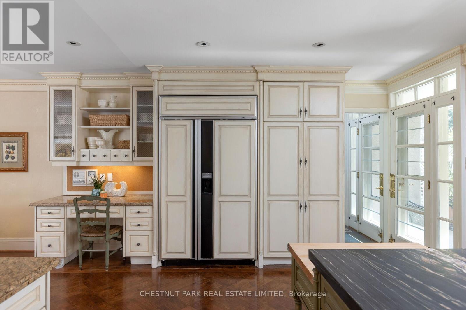 69 Otter Crescent, Toronto, Ontario  M5N 2W7 - Photo 12 - C12615266