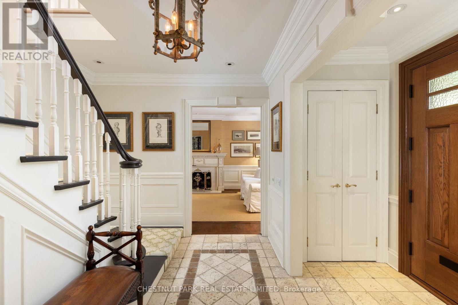 69 Otter Crescent, Toronto, Ontario  M5N 2W7 - Photo 15 - C12615266