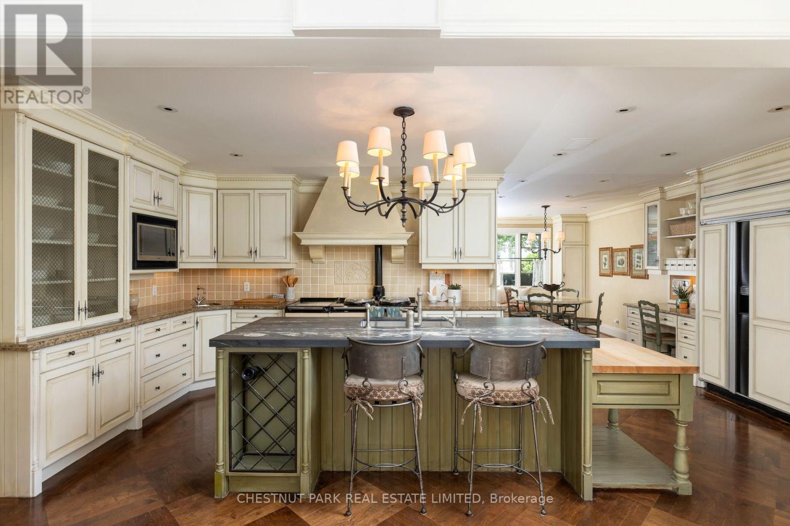 69 Otter Crescent, Toronto, Ontario  M5N 2W7 - Photo 8 - C12615266