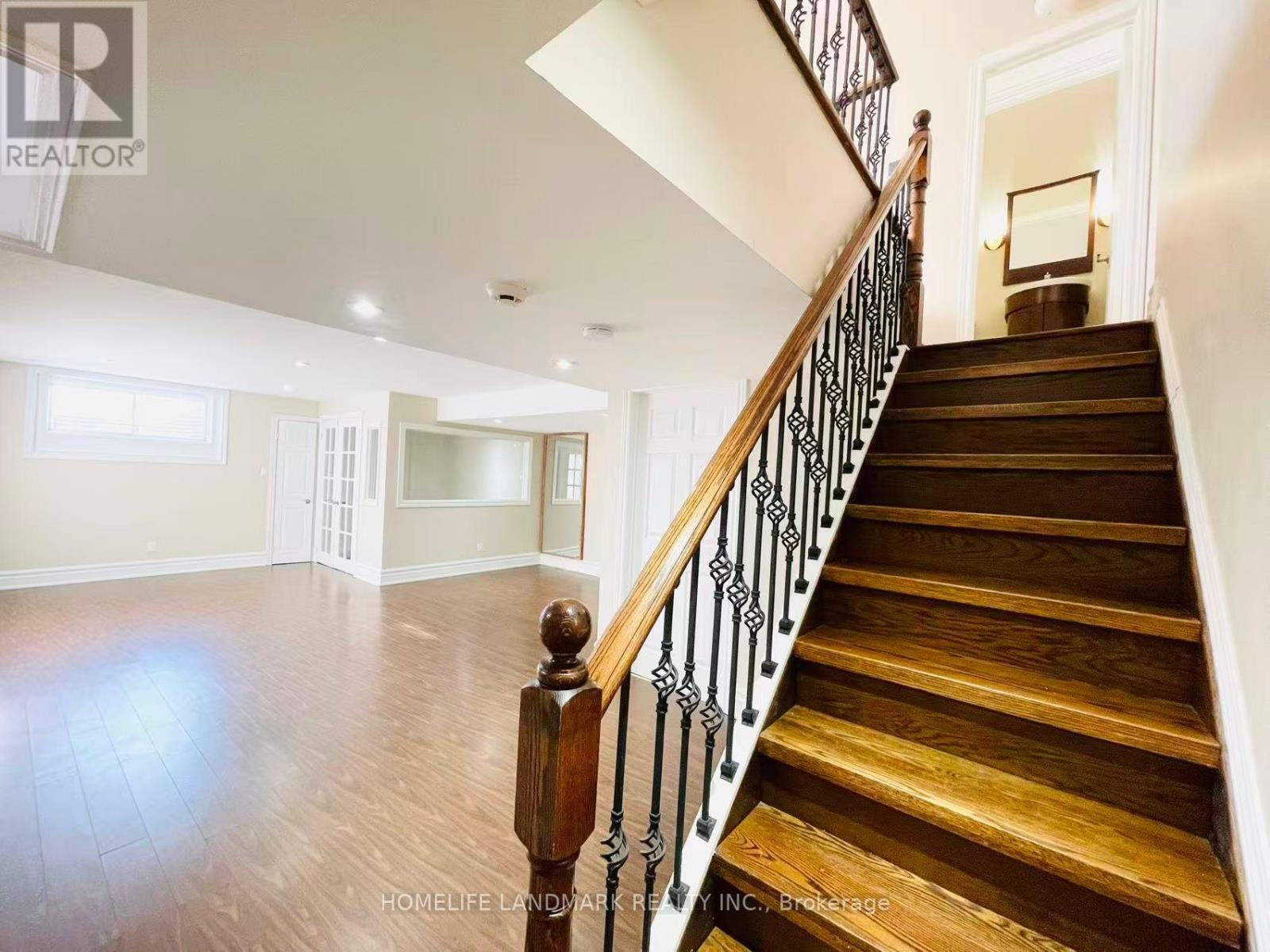 1268 Jezero Crescent, Oakville, Ontario  L6H 0B5 - Photo 19 - W12614676