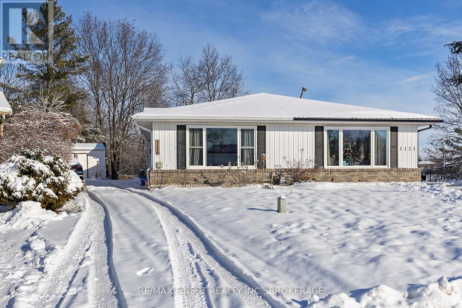 <div class="slider-price">$400,000.00</div><p>1119 Basswood Place, Kingston, Ontario</p>