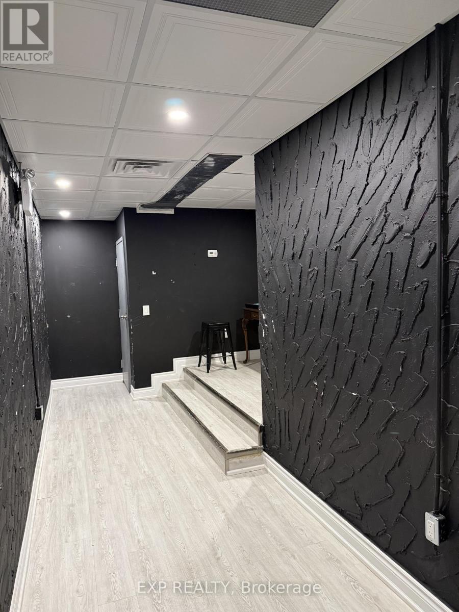 4665 Queen Street, Niagara Falls (Downtown), Ontario  L2E 2L9 - Photo 11 - X12607588