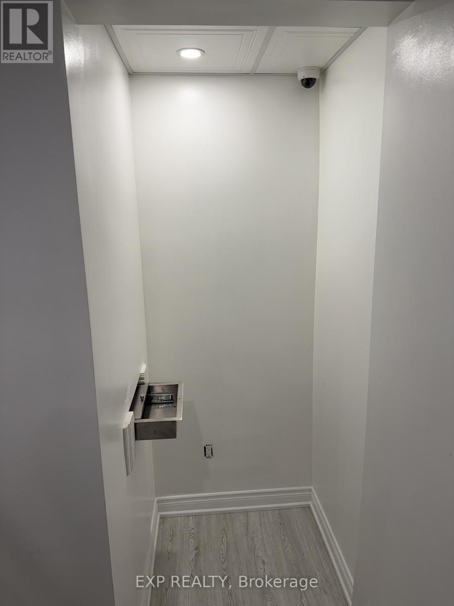 4665 Queen Street, Niagara Falls (Downtown), Ontario  L2E 2L9 - Photo 9 - X12607588