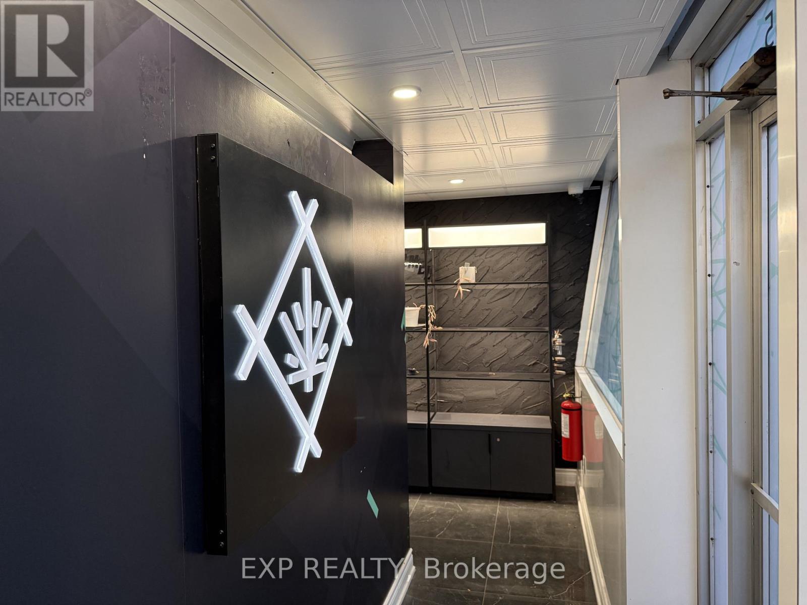 4665 Queen Street, Niagara Falls (Downtown), Ontario  L2E 2L9 - Photo 4 - X12607588