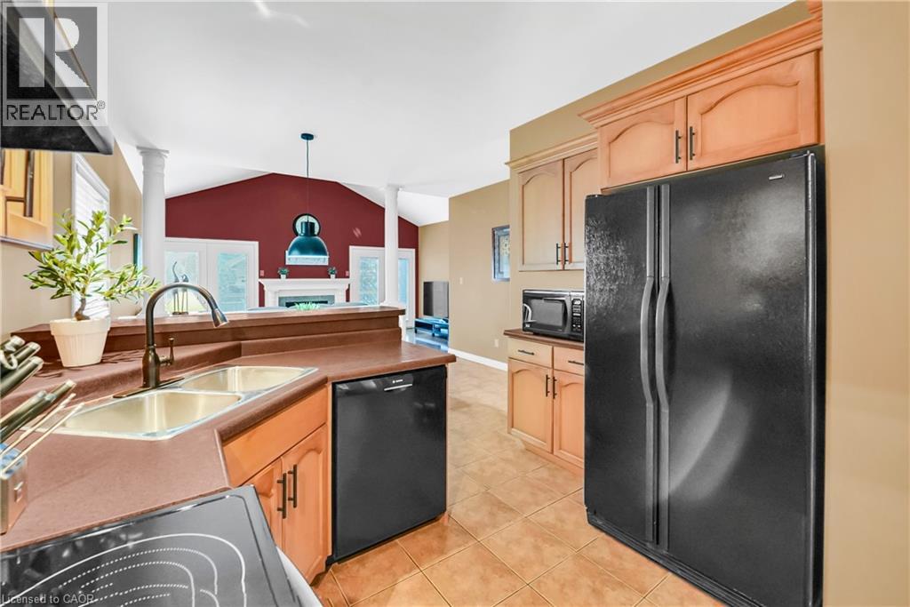 169 Central Avenue, Grimsby, Ontario  L3M 5T4 - Photo 8 - 40793308