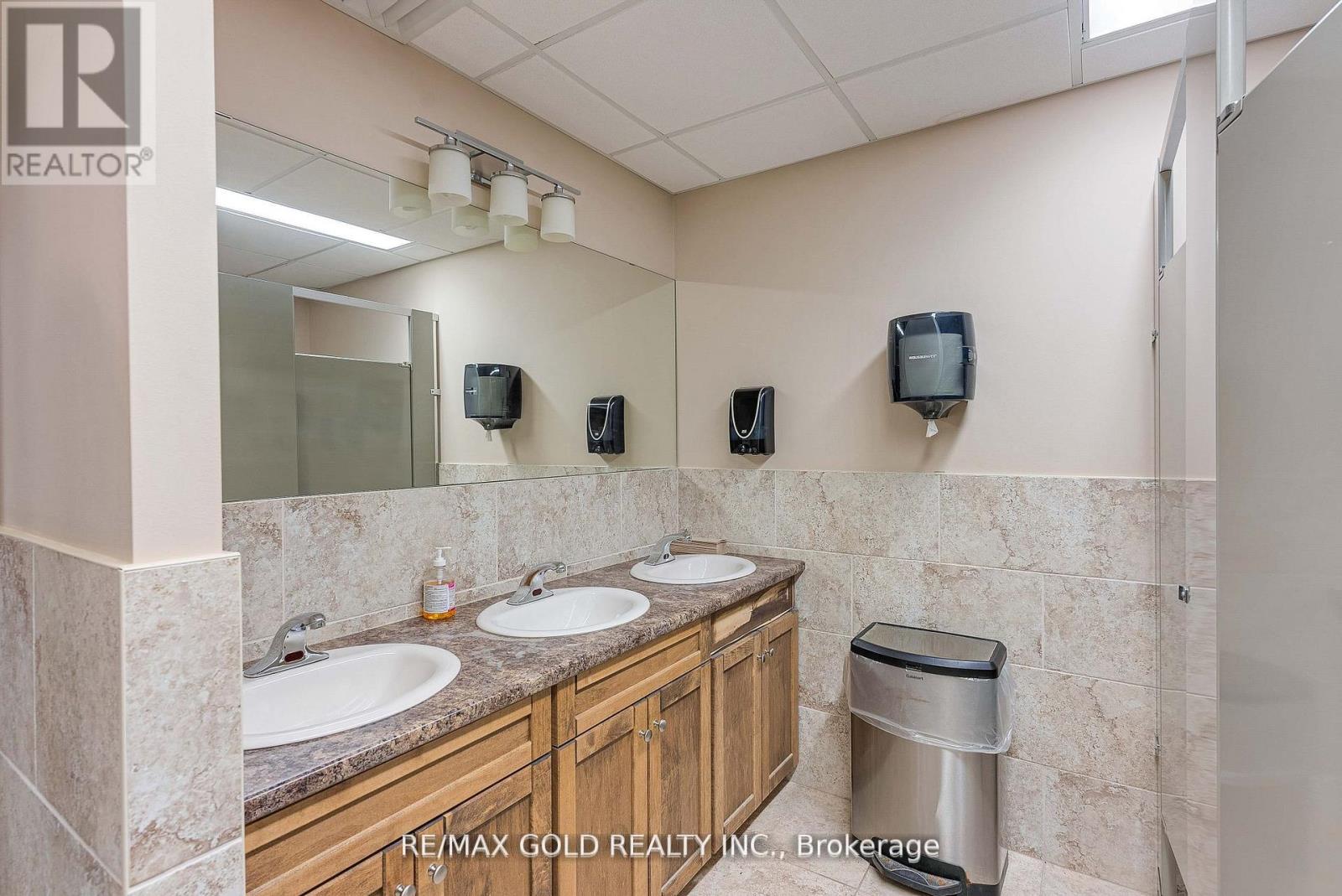 2109 Oxford Street E, London East, Ontario N5V 2Z9 - Photo 10 - X12630096