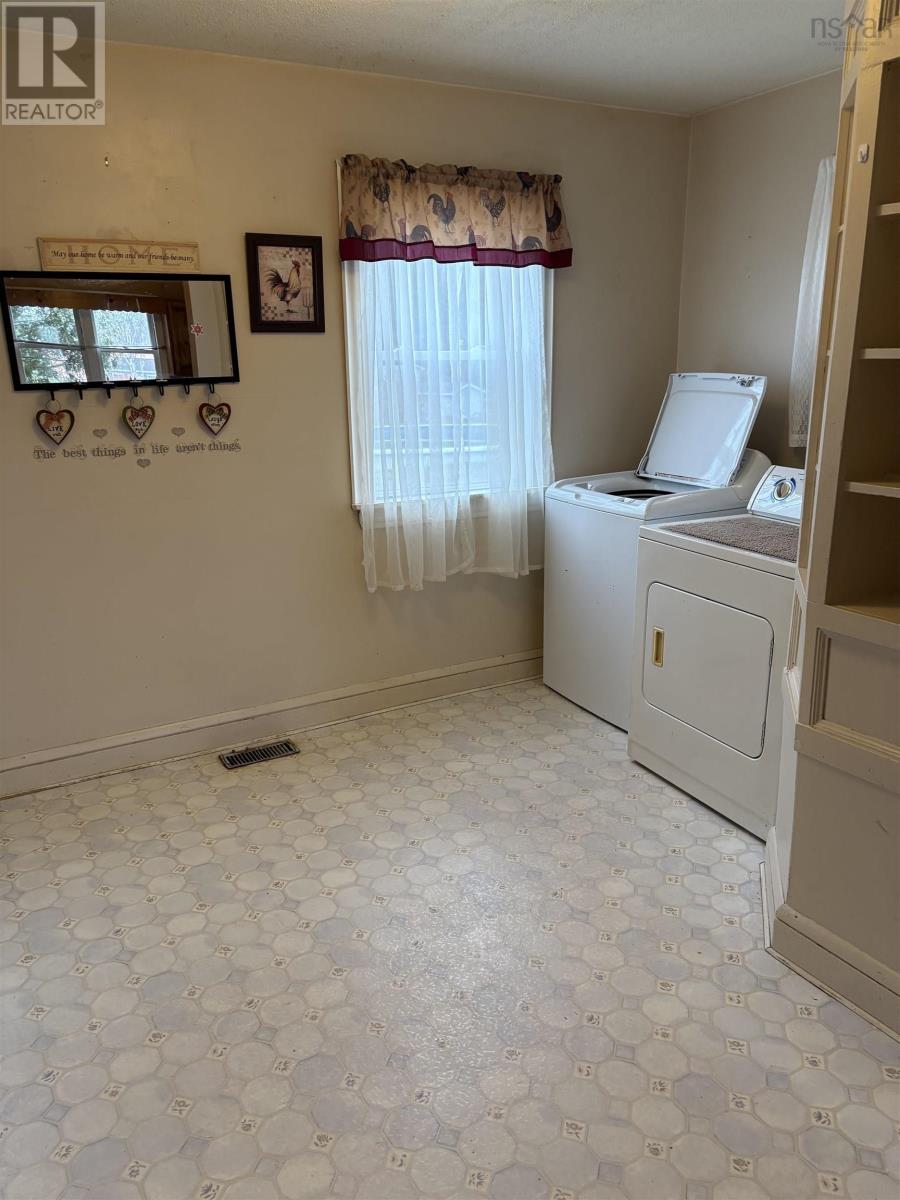 2162 New Waterford Highway, South Bar, Nova Scotia B1N 3H7 - Photo 9 - 202528756