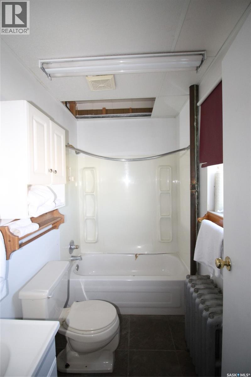 90 3rd Avenue W, Shaunavon, Saskatchewan  S0N 2M0 - Photo 13 - SK025576