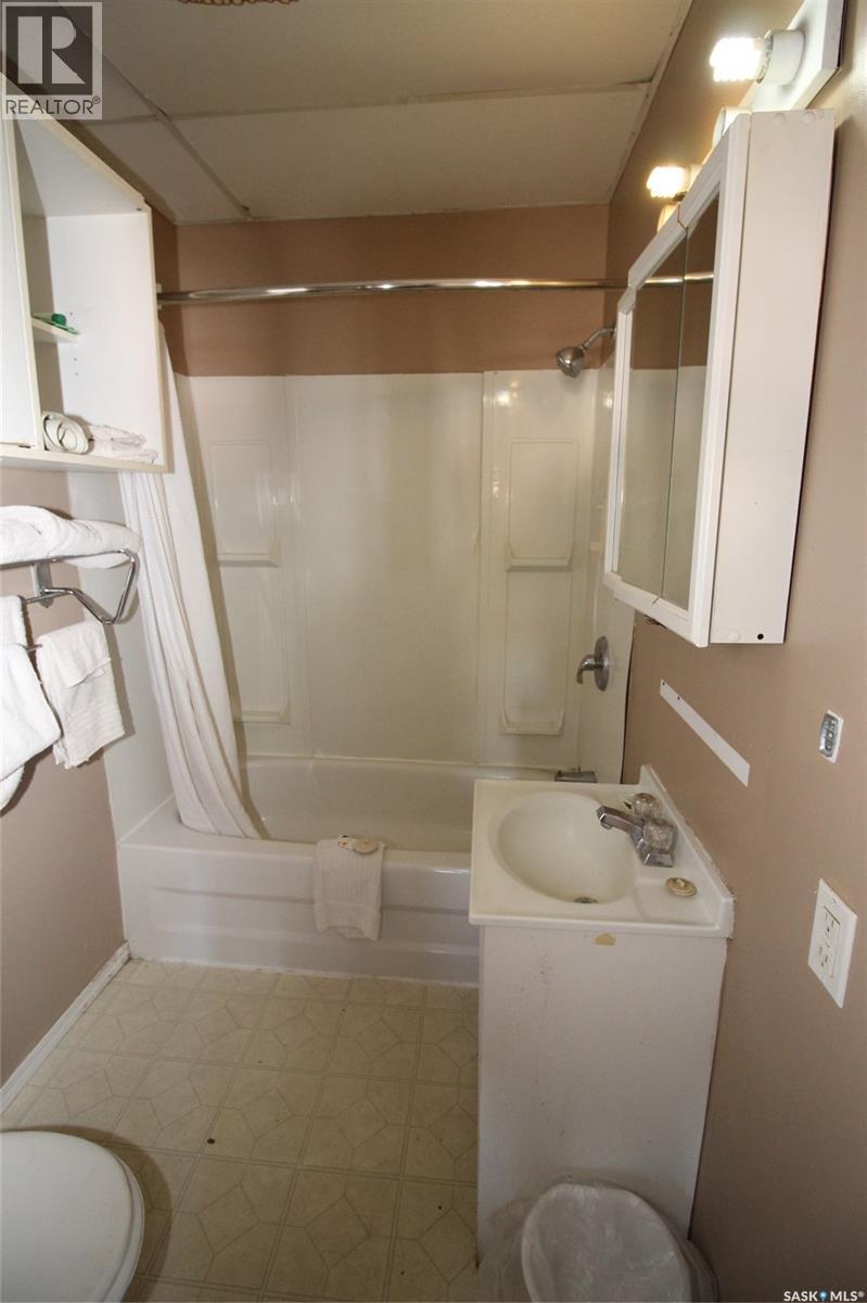 90 3rd Avenue W, Shaunavon, Saskatchewan  S0N 2M0 - Photo 19 - SK025576