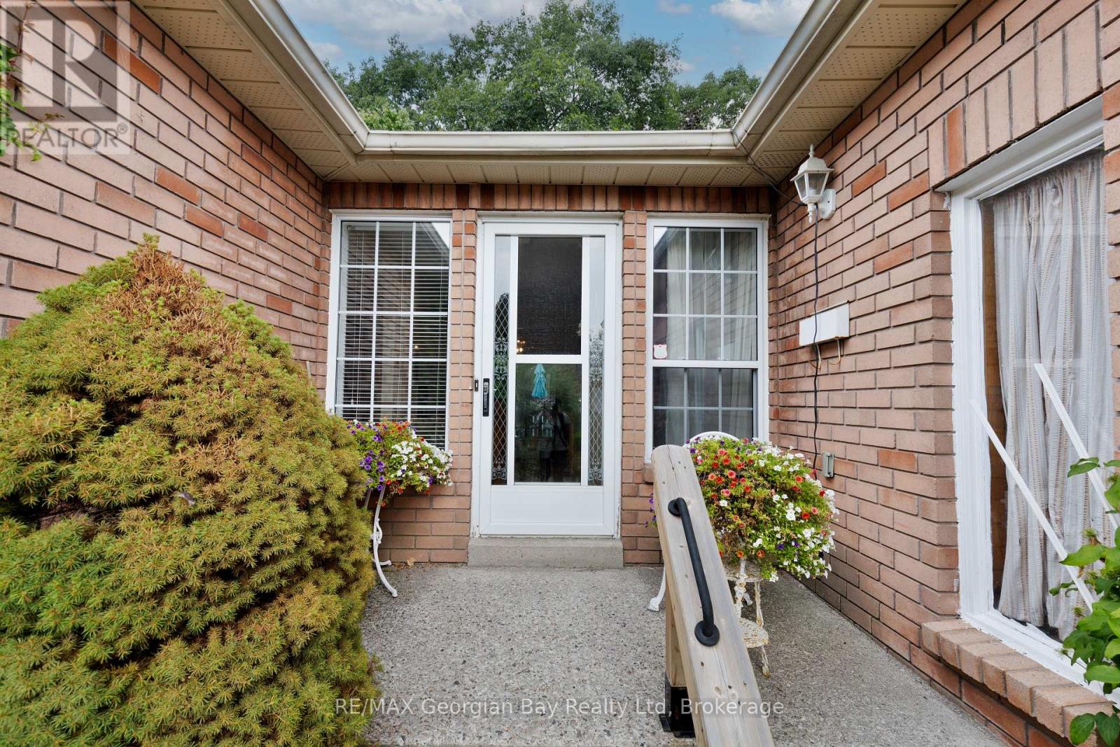 1057 Dina Crescent, Midland, Ontario  L4R 5C6 - Photo 3 - S12337671