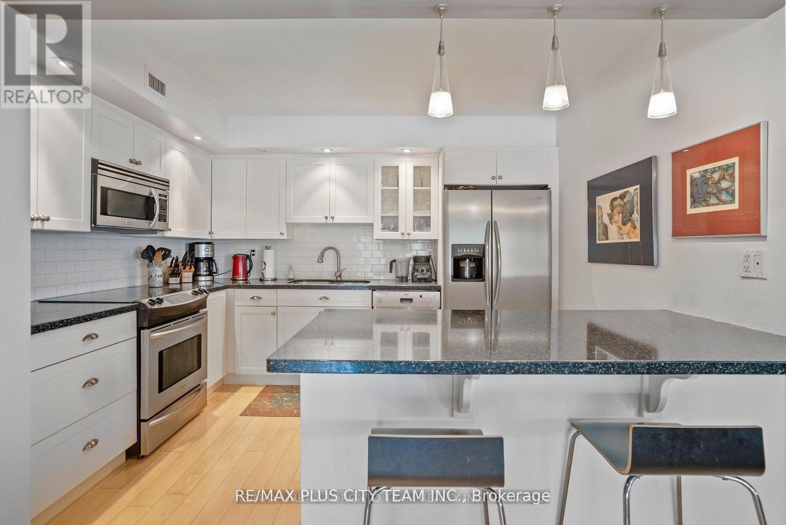 707 - 251 Queens Quay W, Toronto (Waterfront Communities), Ontario  M5J 2R9 - Photo 10 - C12630242