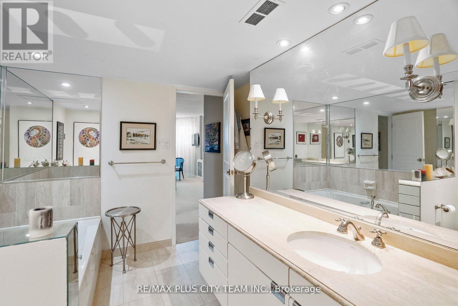 707 - 251 Queens Quay W, Toronto (Waterfront Communities), Ontario  M5J 2R9 - Photo 17 - C12630242