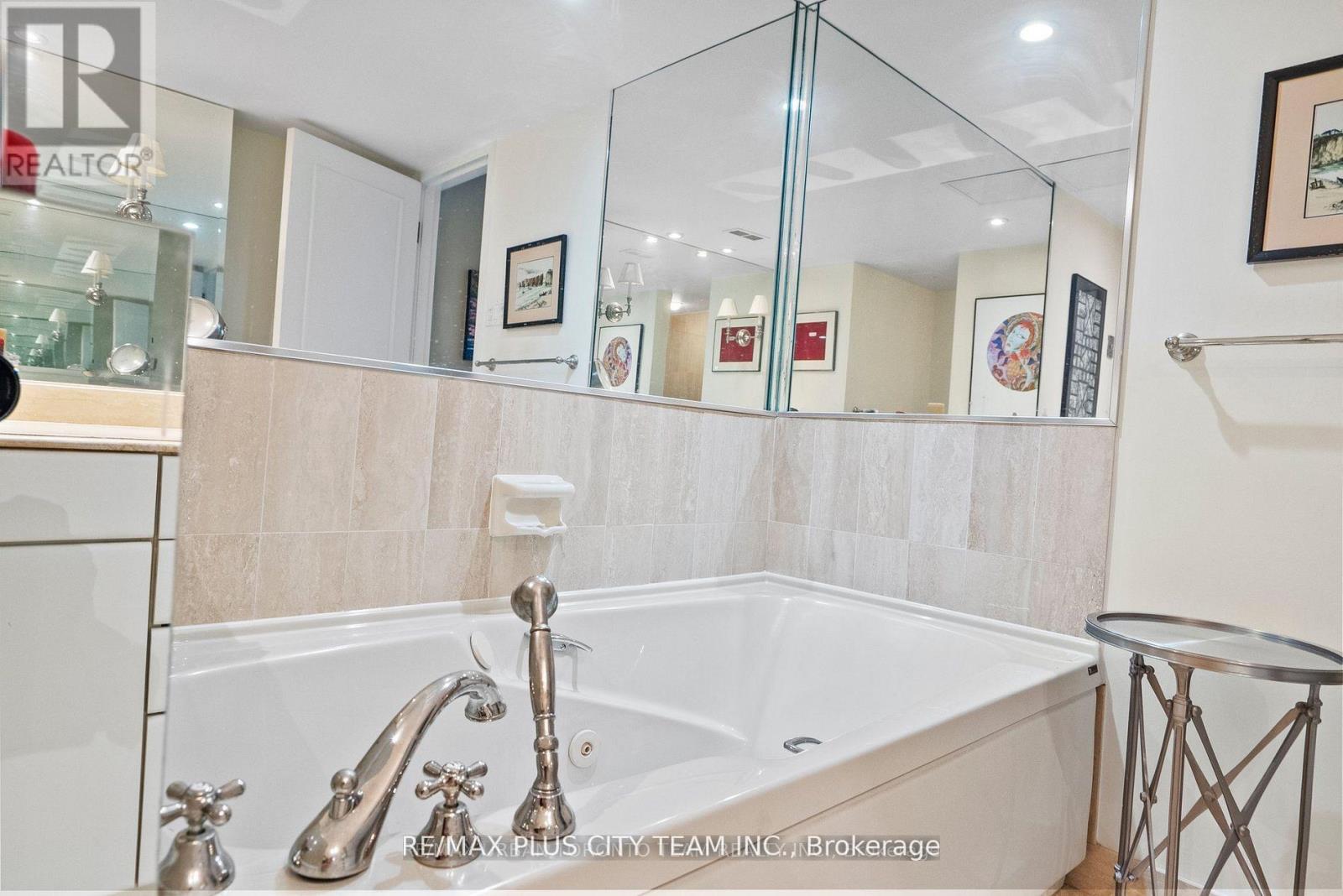 707 - 251 Queens Quay W, Toronto (Waterfront Communities), Ontario  M5J 2R9 - Photo 18 - C12630242