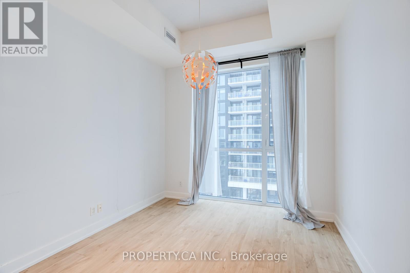 1204 - 75 The Donway Way W, Toronto, Ontario  M3C 2E9 - Photo 6 - C12630252