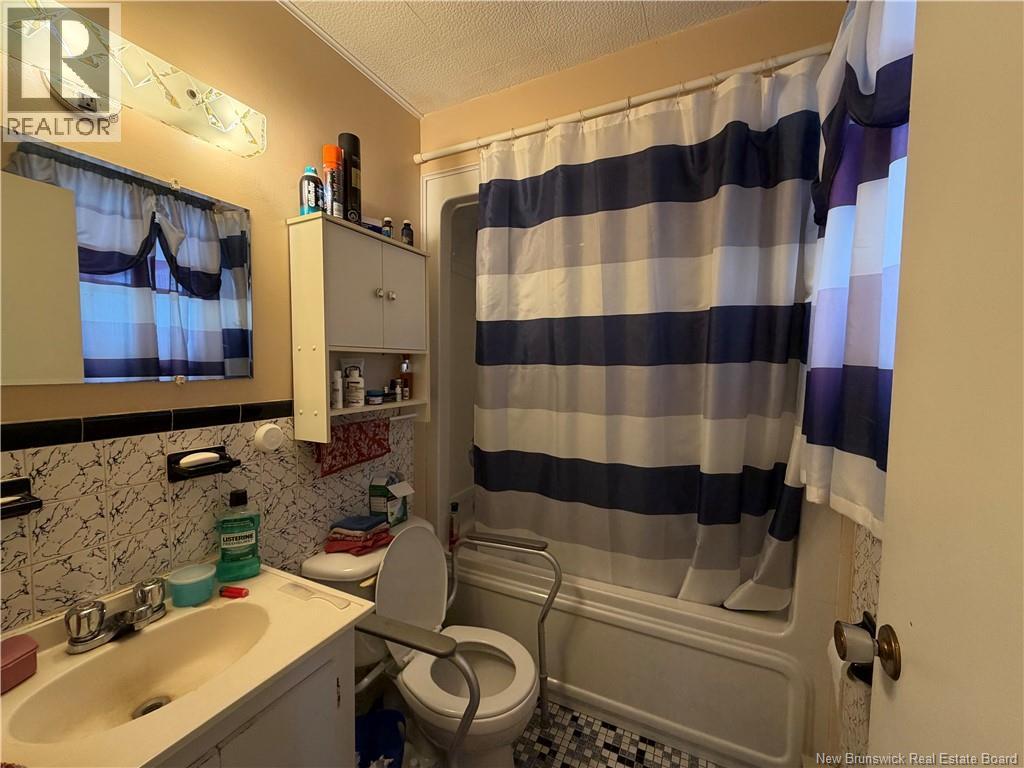 246 Rue Acadie, Beresford, New Brunswick  E8K 2E7 - Photo 10 - NB131235