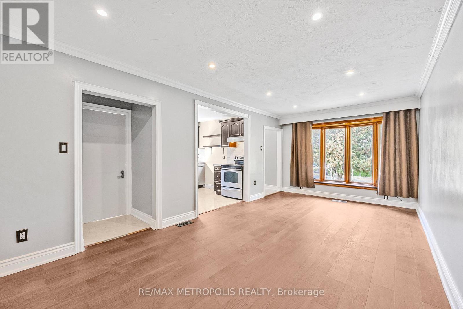 Main - 228 Penn Avenue S, Newmarket (Bristol-London), Ontario  L3Y 2S5 - Photo 11 - N12630312