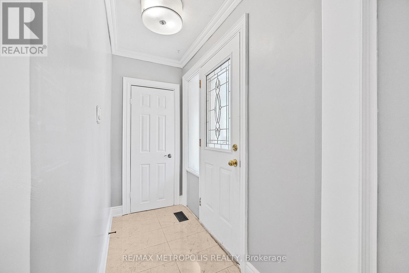 Main - 228 Penn Avenue S, Newmarket (Bristol-London), Ontario  L3Y 2S5 - Photo 6 - N12630312