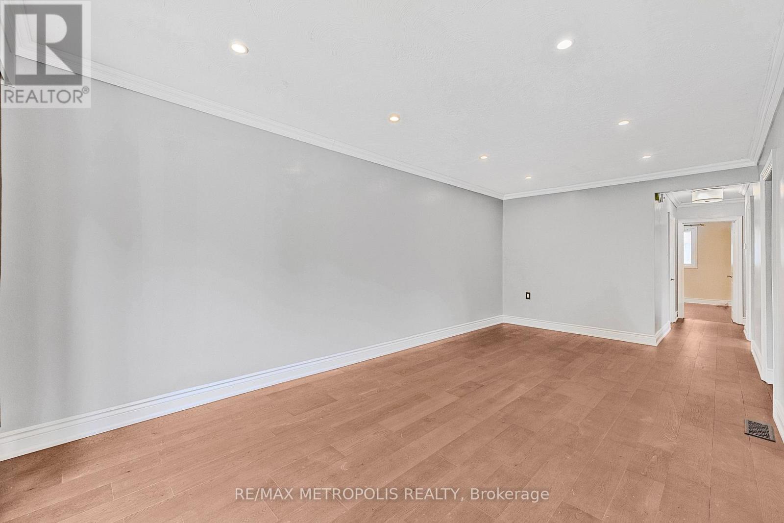 Main - 228 Penn Avenue S, Newmarket (Bristol-London), Ontario  L3Y 2S5 - Photo 7 - N12630312