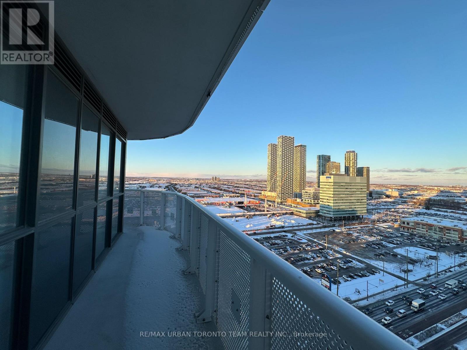 2206 - 8 Interchange Way, Vaughan, Ontario  L4K 5Z7 - Photo 11 - N12630326