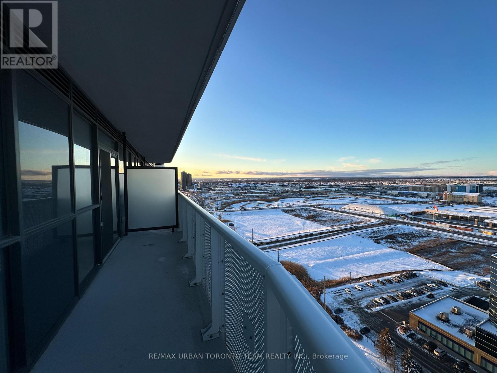 2206 - 8 Interchange Way, Vaughan, Ontario  L4K 5Z7 - Photo 13 - N12630326