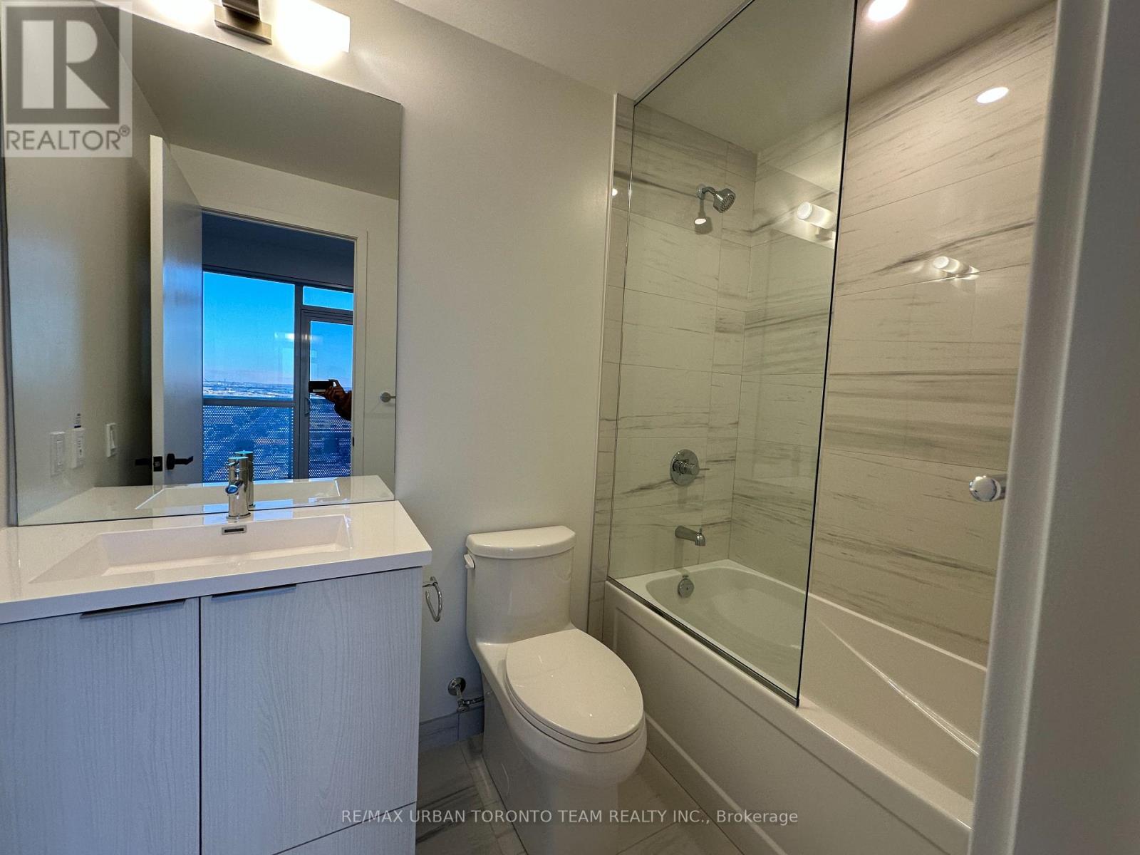 2206 - 8 Interchange Way, Vaughan, Ontario  L4K 5Z7 - Photo 21 - N12630326