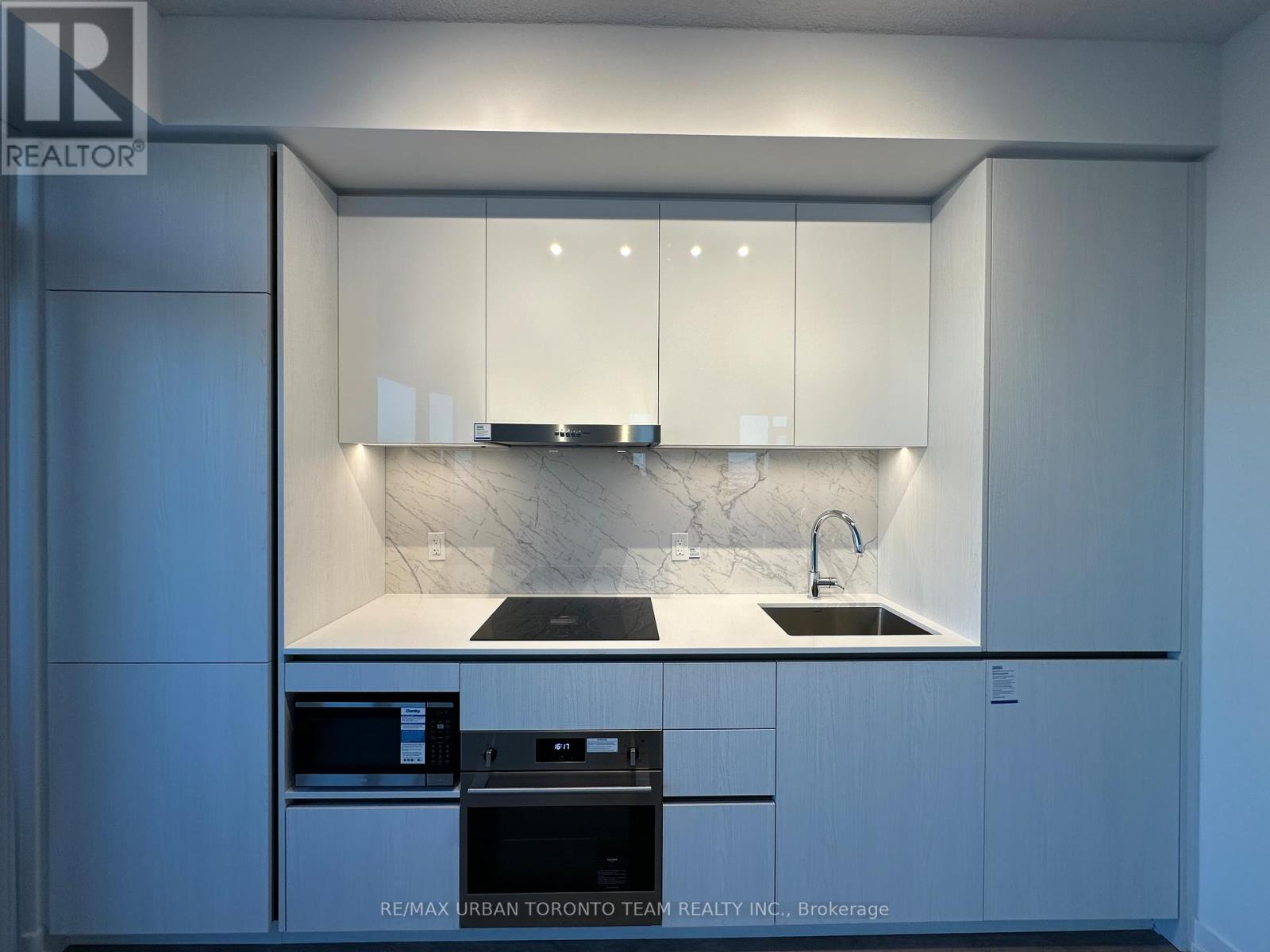 2206 - 8 Interchange Way, Vaughan, Ontario  L4K 5Z7 - Photo 7 - N12630326