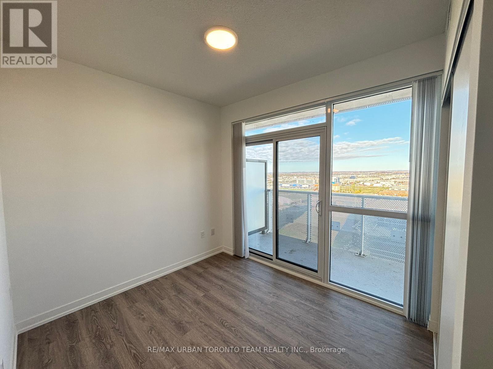 2206 - 8 Interchange Way, Vaughan, Ontario  L4K 5Z7 - Photo 9 - N12630326