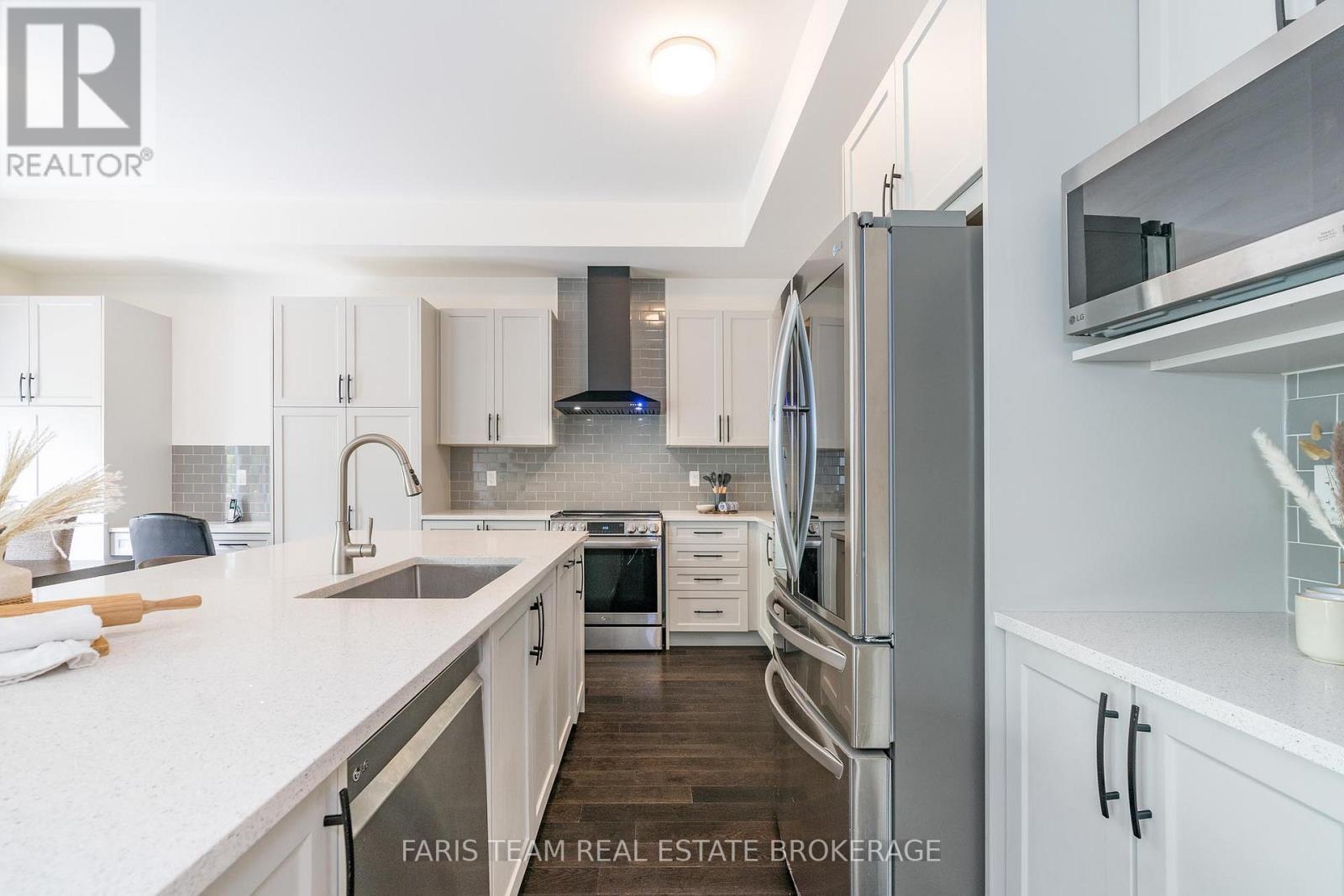 1425 Blackmore Street, Innisfil, Ontario  L9S 0P2 - Photo 9 - N12482256