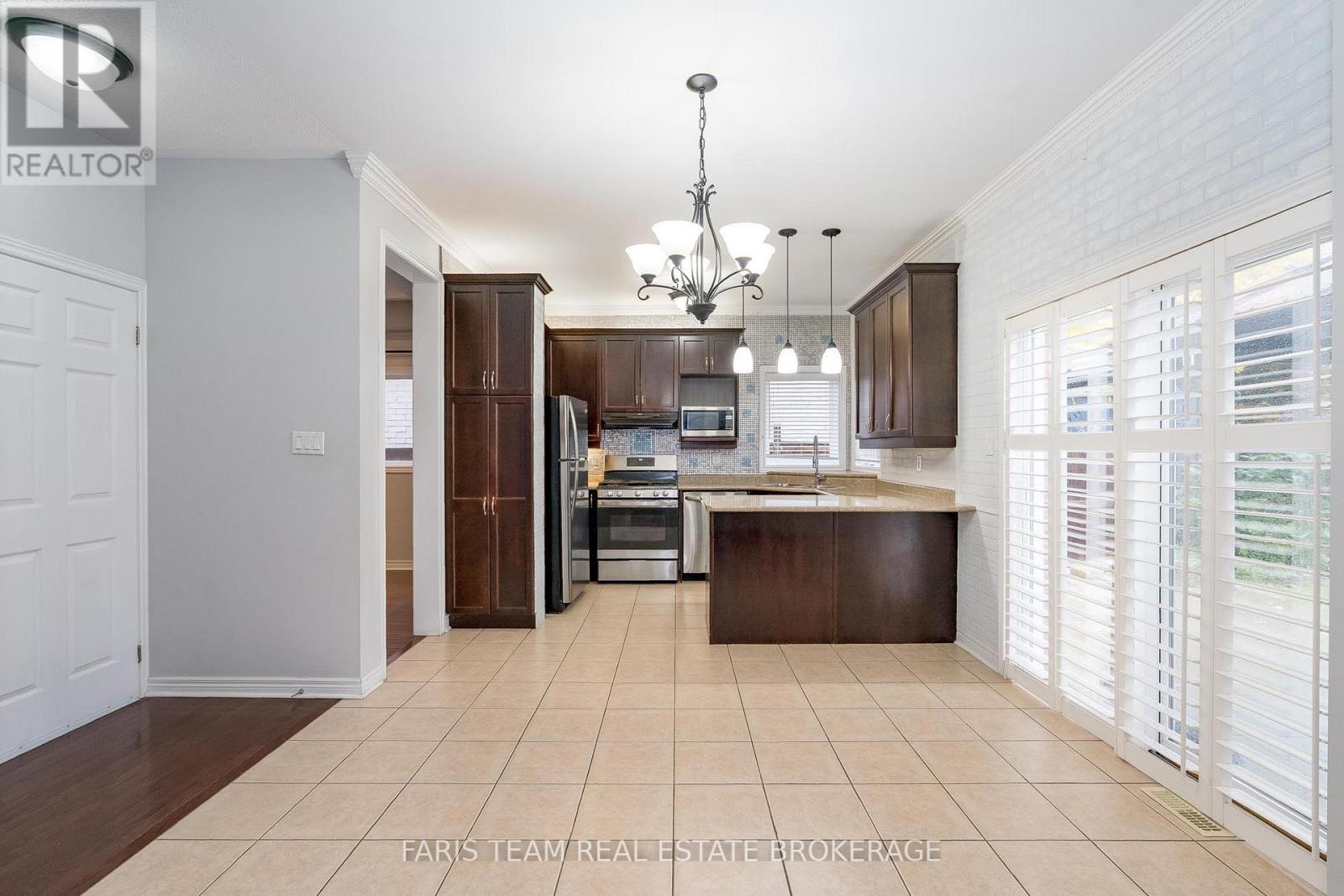 1198 Westmount Avenue, Innisfil, Ontario  L9S 4Z7 - Photo 5 - N12512300