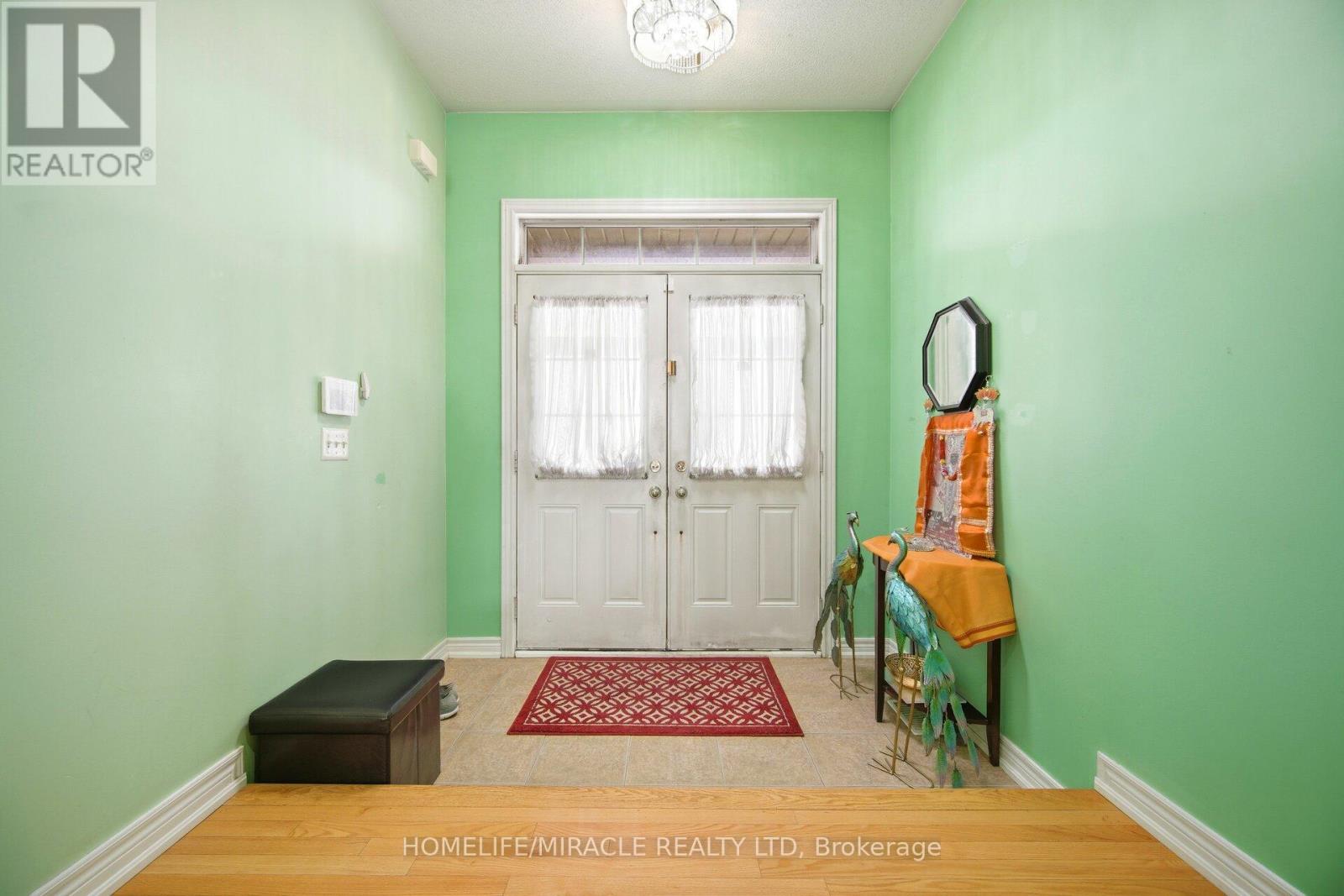 26 Goldsboro Road, Brampton, Ontario  L6P 3P1 - Photo 2 - W12629194