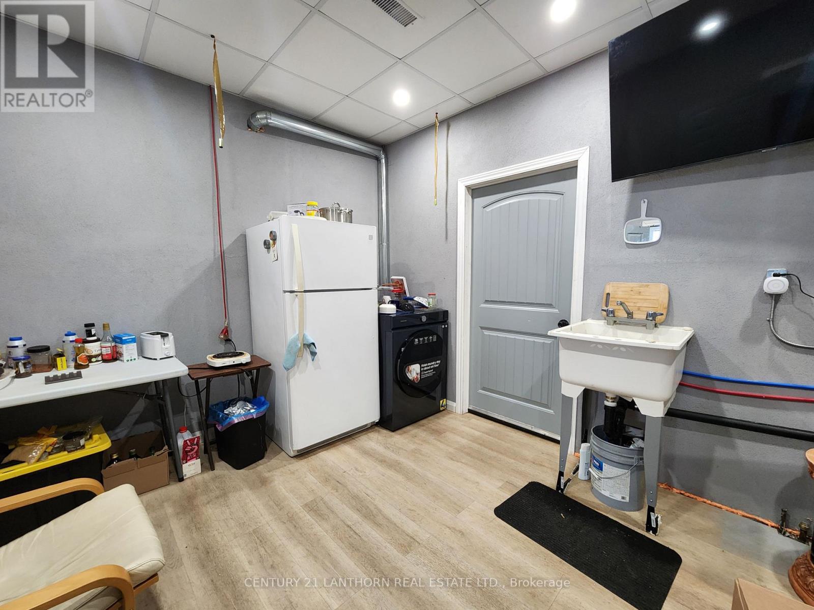 10 Cannifton Road, Belleville, Ontario  K8N 4T7 - Photo 6 - X12630414