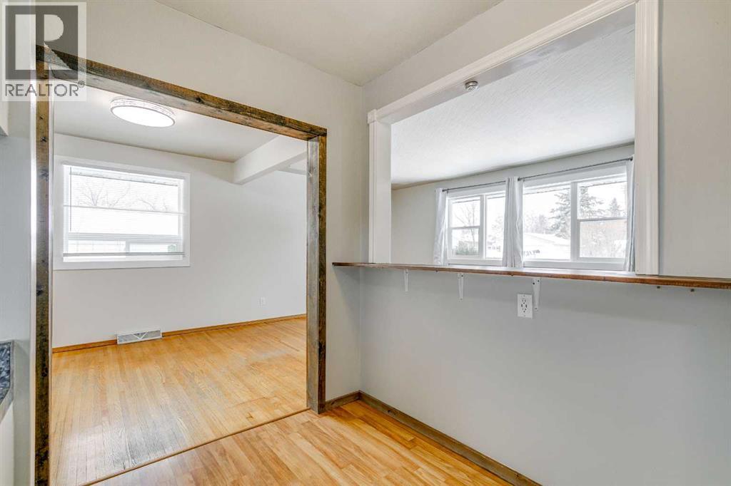 3328 45 Street Sw, Calgary, Alberta  T3E 3T9 - Photo 15 - A2270993