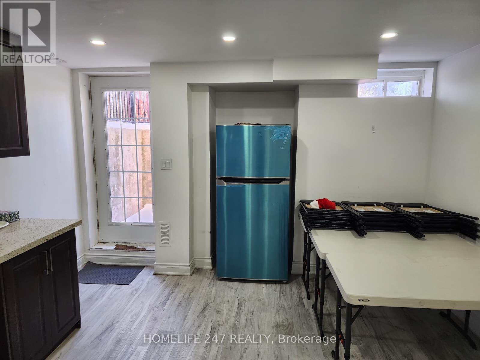 80 Vista Green Crescent, Brampton (Fletcher's Meadow), Ontario  L7A 2S4 - Photo 3 - W12630204