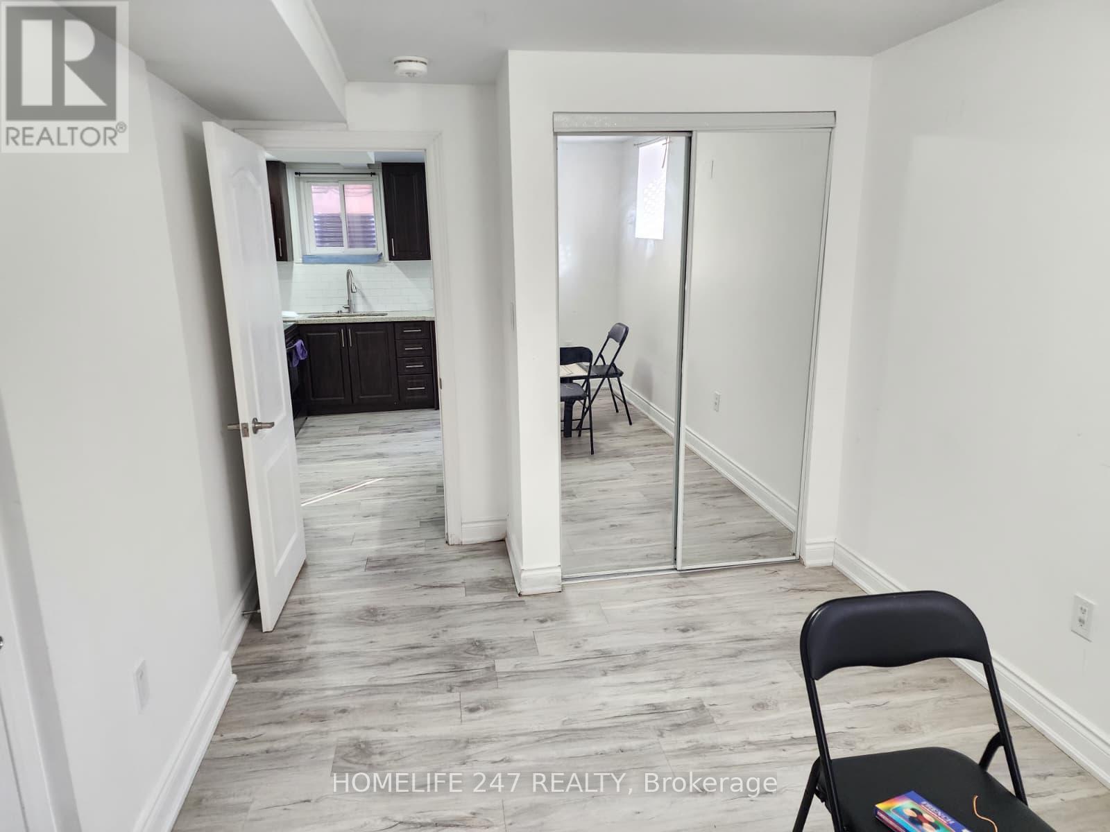 80 Vista Green Crescent, Brampton (Fletcher's Meadow), Ontario  L7A 2S4 - Photo 4 - W12630204