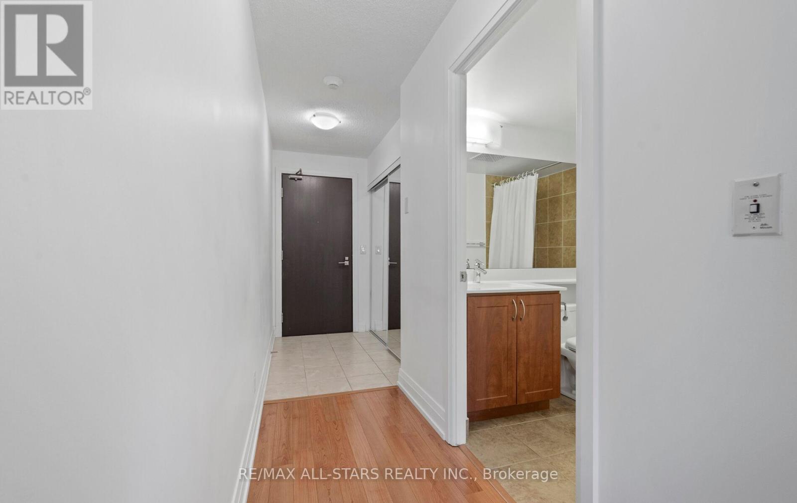 703 - 1060 Sheppard Avenue W, Toronto, Ontario  M3J 0G7 - Photo 10 - W12630244